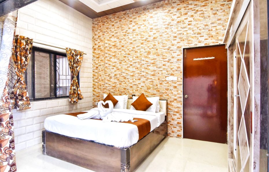 Luxurius 3 bhk tungarli Lonavala villa2 with private pool