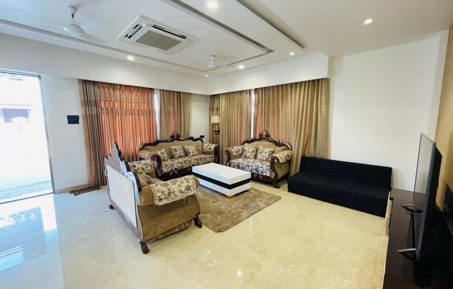 4bhk Ac luxury hill view Bunglow Private swimming pool near Della Adventure road kune Lonavla