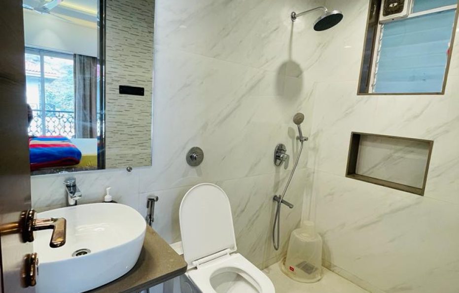 4bhk Ac luxury hill view Bunglow Private swimming pool near Della Adventure road kune Lonavla