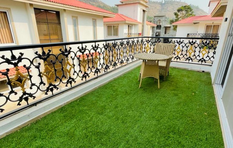 4bhk Ac luxury hill view Bunglow Private swimming pool near Della Adventure road kune Lonavla