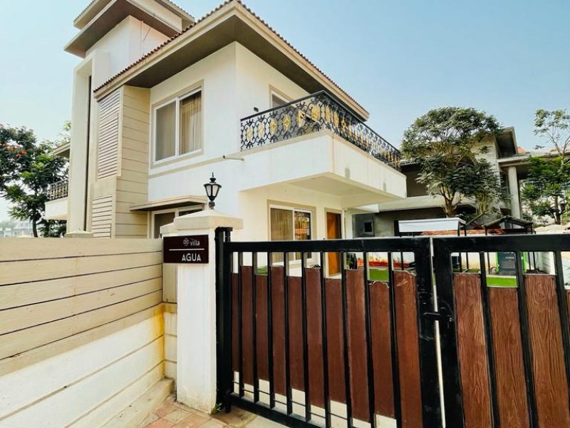 4bhk Ac luxury hill view Bunglow Private swimming pool near Della Adventure road kune Lonavla