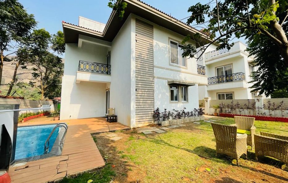 4bhk Ac luxury hill view Bunglow Private swimming pool near Della Adventure road kune Lonavla