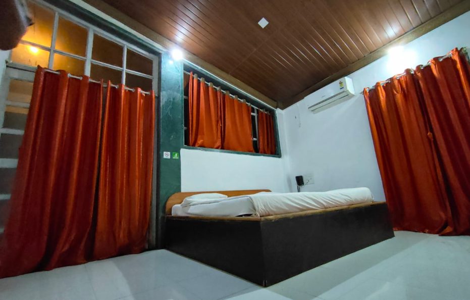 6 BHK swimming pool villa